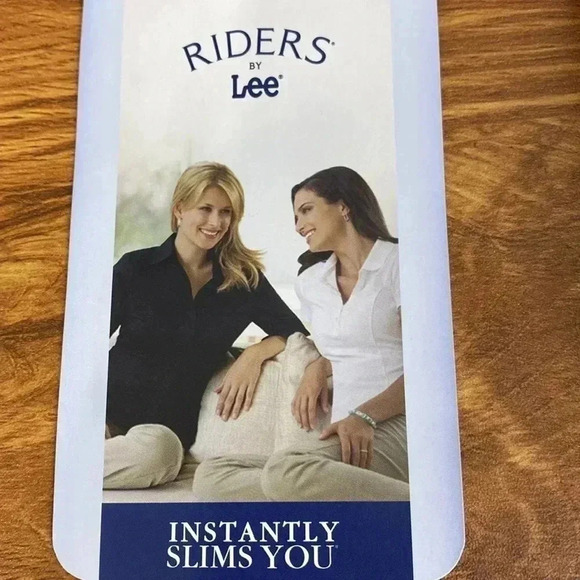 Riders by Lee Women's Woven Slimming Button Down Shirt - Picture 6 of 6